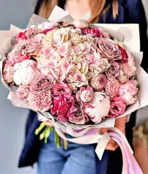 Premium Mixed Flowers Hand Bouquet